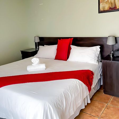 Oasis Of Life Guest House Witbank Esterno foto