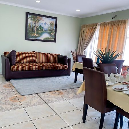Oasis Of Life Guest House Witbank Esterno foto