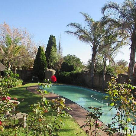 Oasis Of Life Guest House Witbank Esterno foto