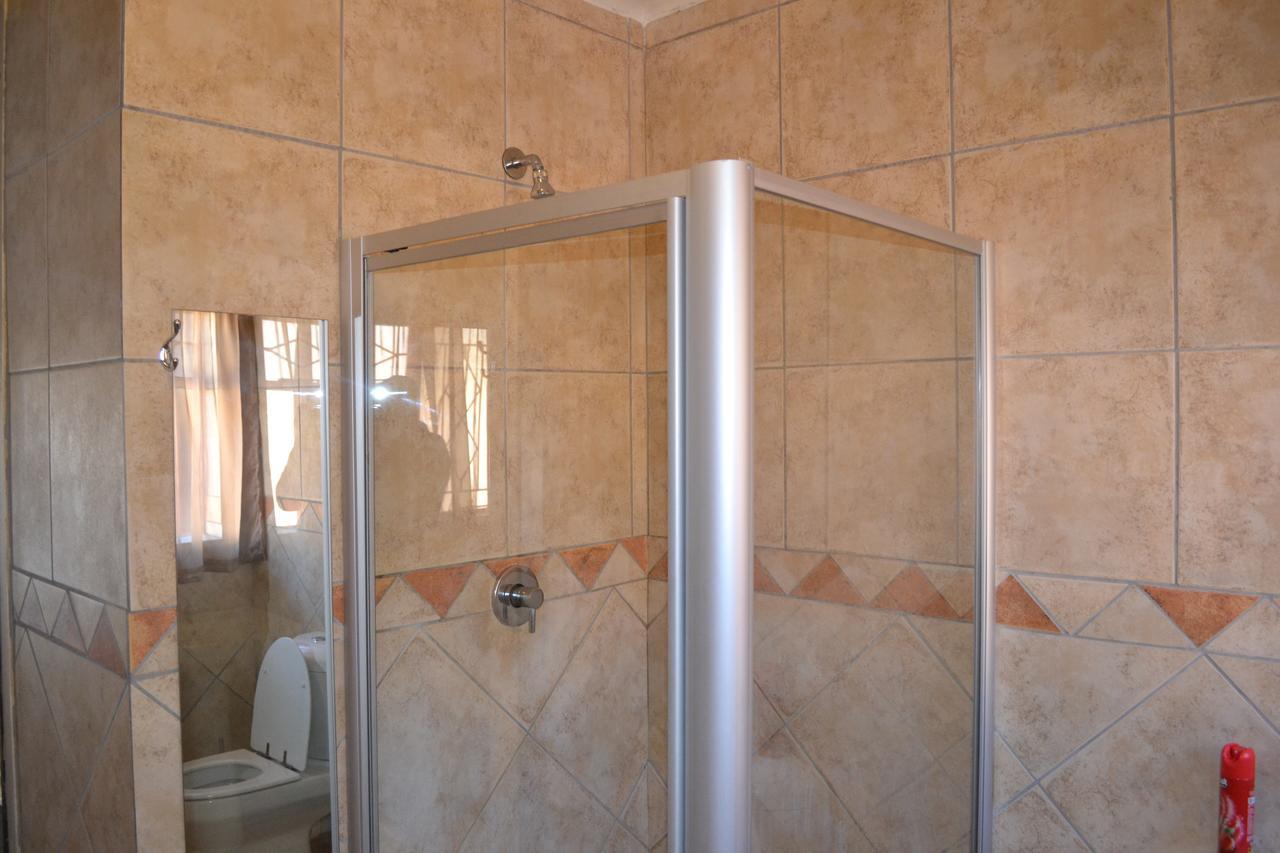 Oasis Of Life Guest House Witbank Esterno foto