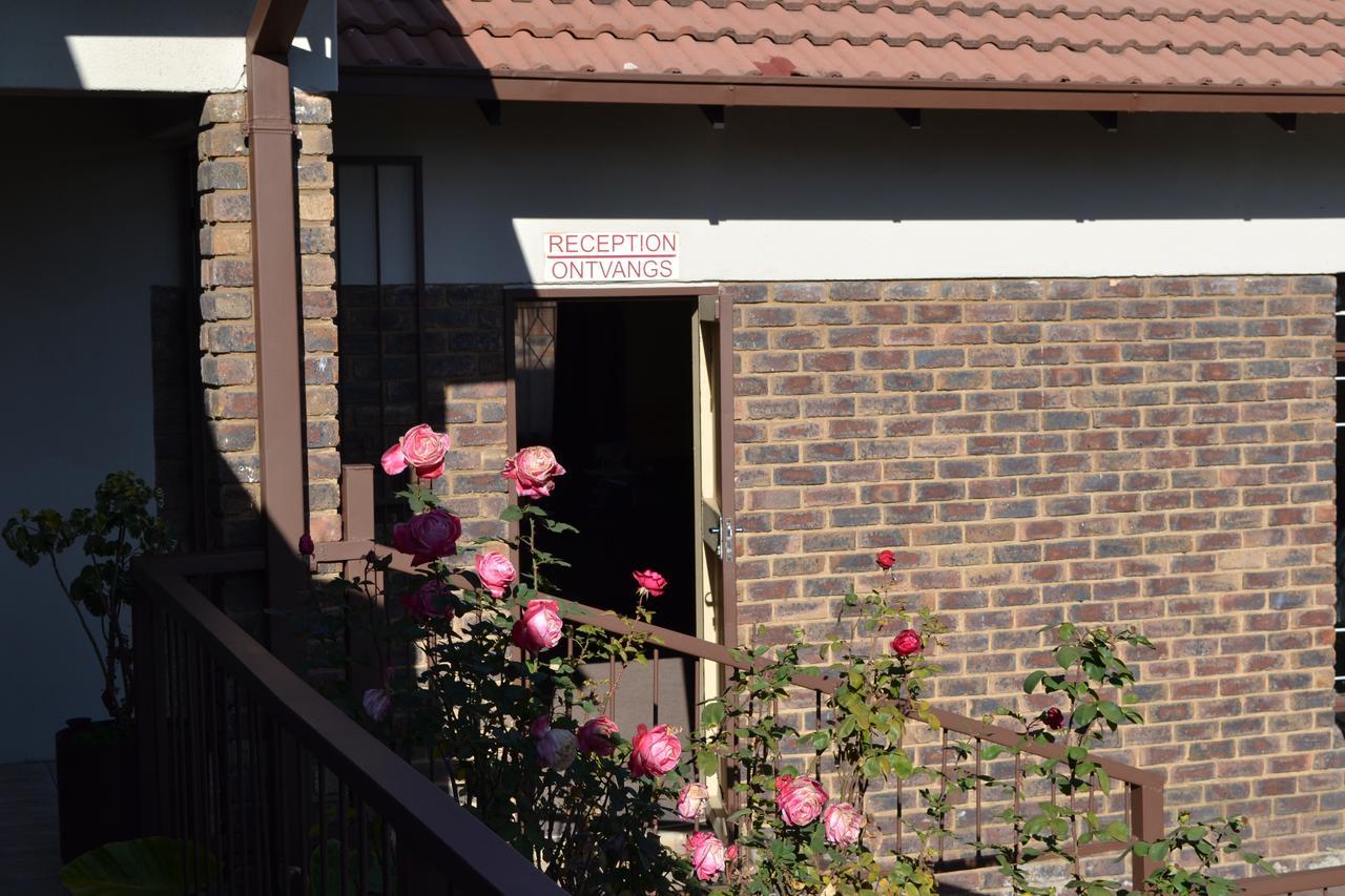 Oasis Of Life Guest House Witbank Esterno foto