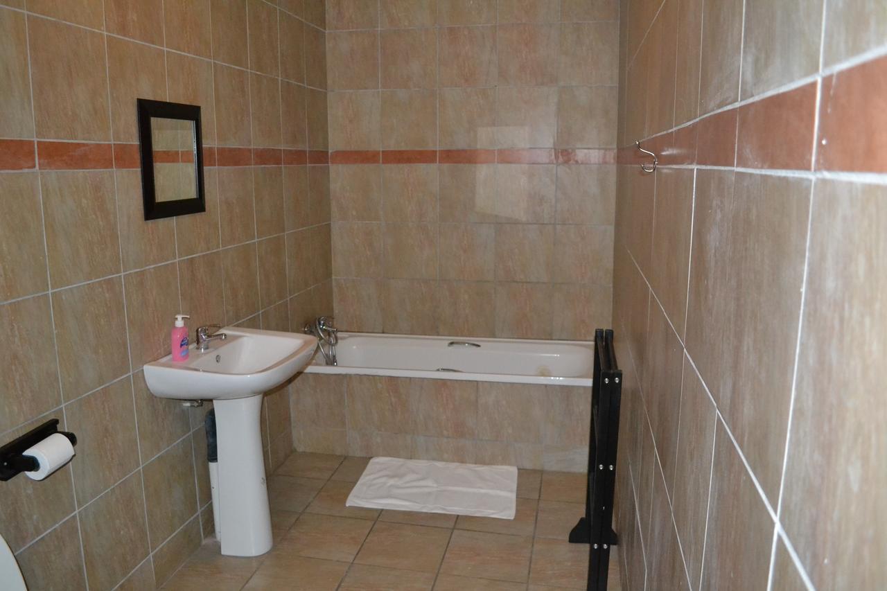 Oasis Of Life Guest House Witbank Esterno foto