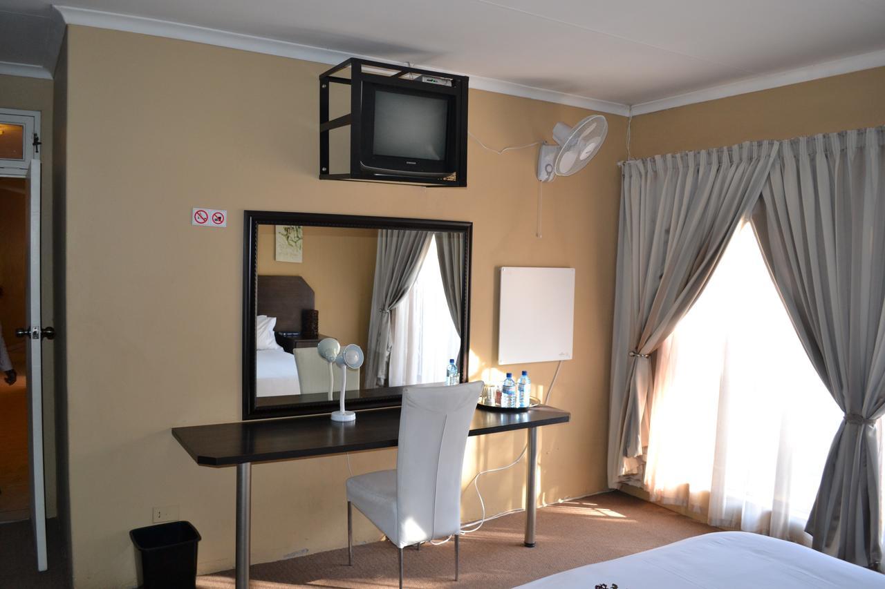Oasis Of Life Guest House Witbank Esterno foto