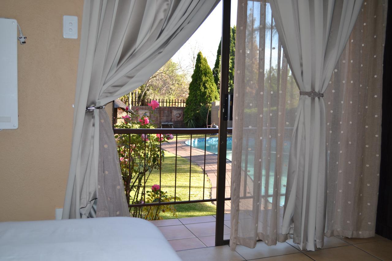 Oasis Of Life Guest House Witbank Esterno foto