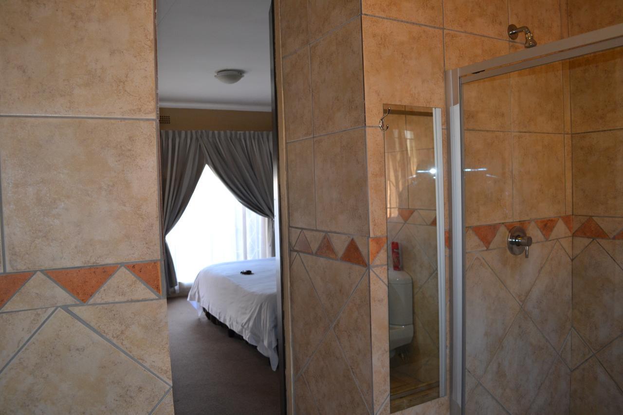 Oasis Of Life Guest House Witbank Esterno foto