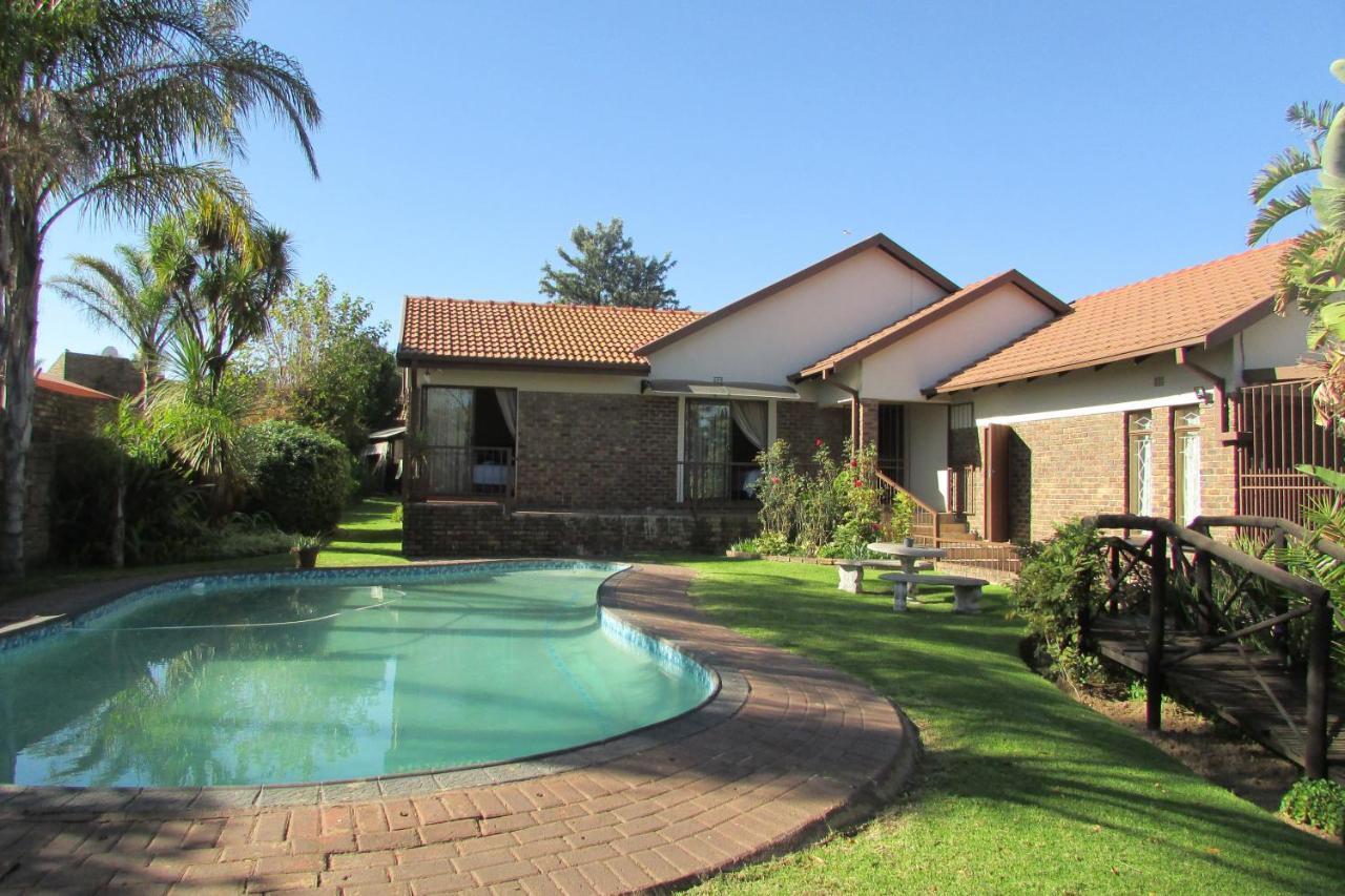Oasis Of Life Guest House Witbank Esterno foto