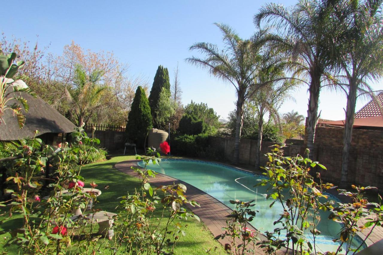 Oasis Of Life Guest House Witbank Esterno foto