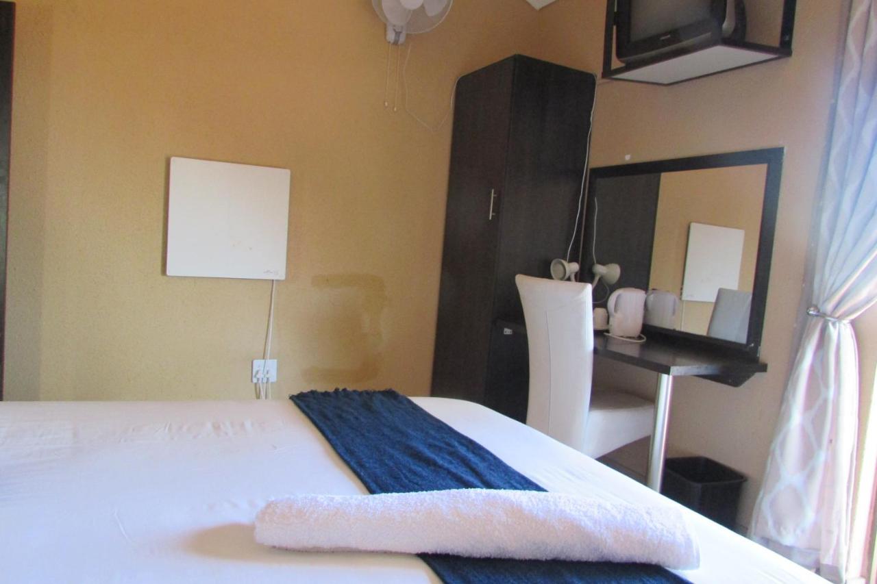 Oasis Of Life Guest House Witbank Esterno foto