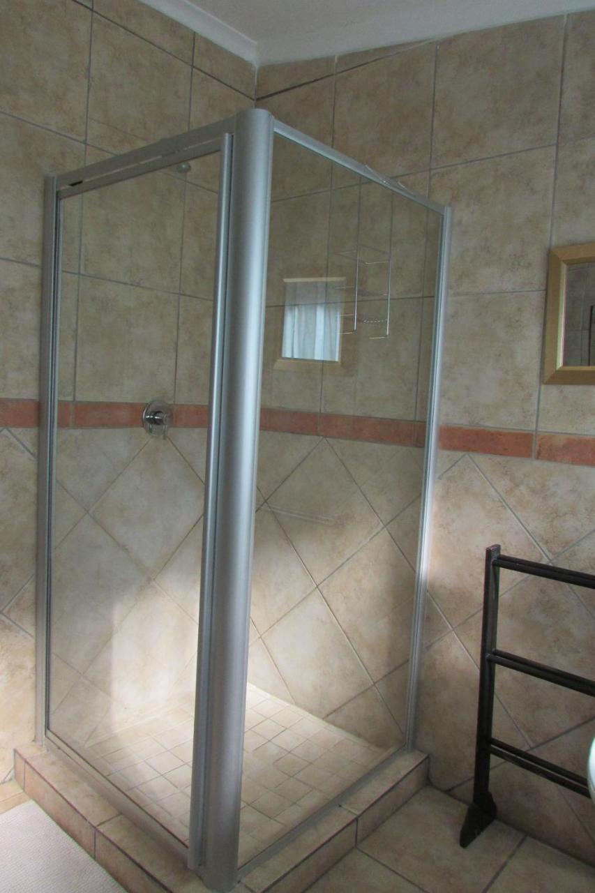 Oasis Of Life Guest House Witbank Esterno foto