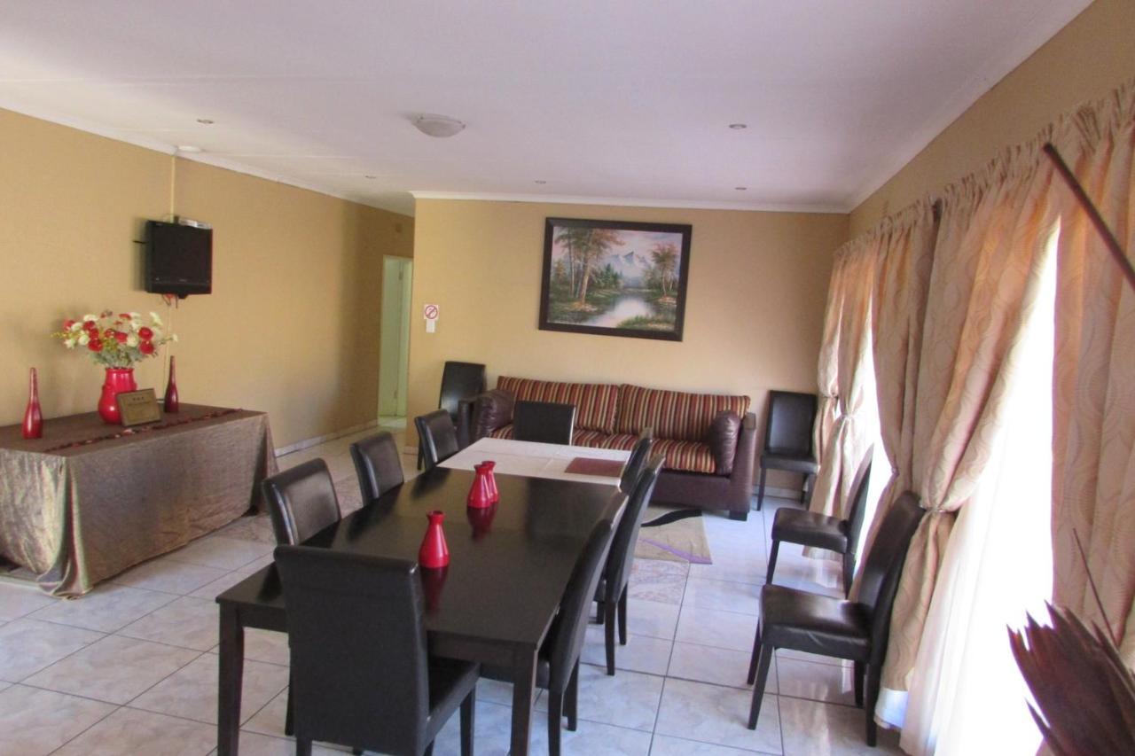 Oasis Of Life Guest House Witbank Esterno foto